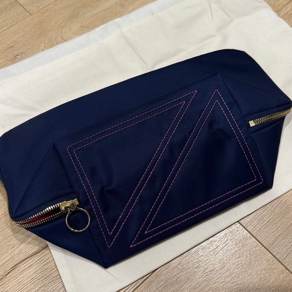 kusshi vacationer makeup bag - Picture 3 of 6